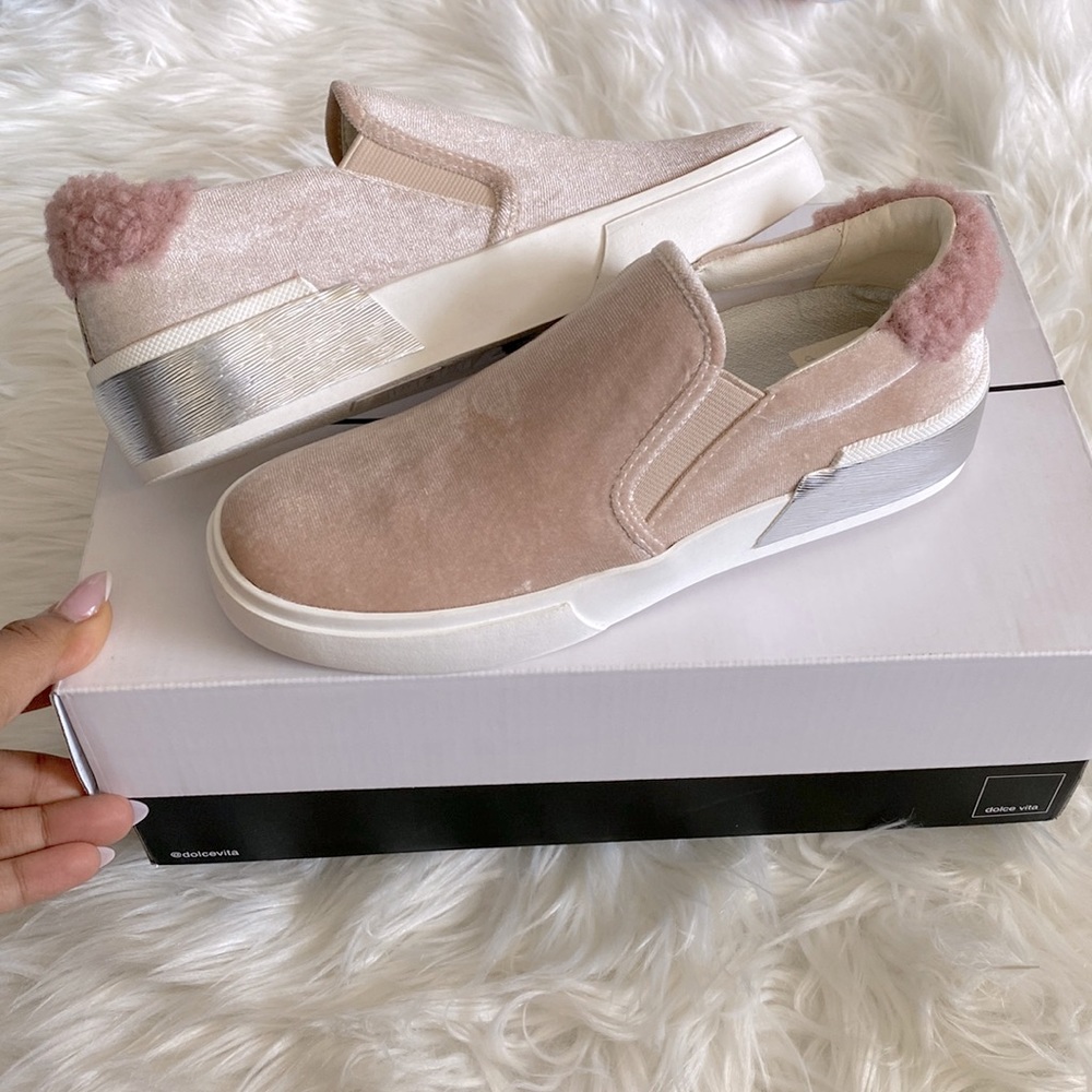 Dolce Vita women’s low wall sneaker in blush pink velvet material size 5M BARBIE